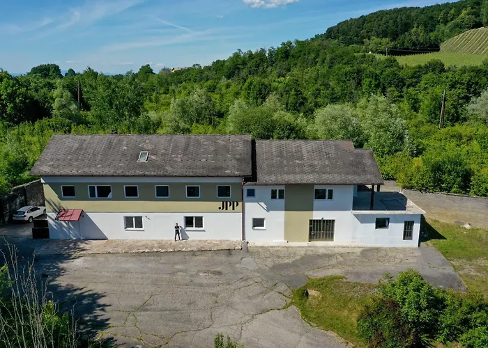 Motel Arbeiterunterkunft In Spielfeld-strass - Voll Ausgestattete Mit Top-anbindung *